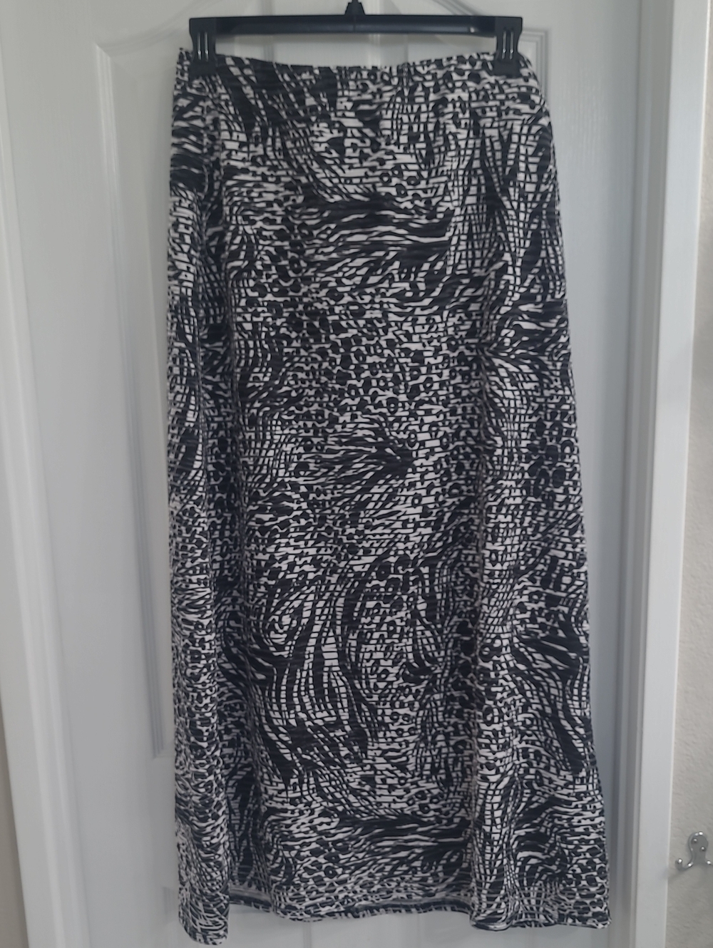 ECI New York Black & White Patterned Maxi Skirt